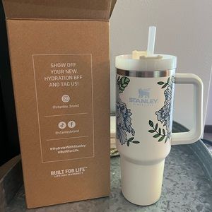 Stanley Adventure Quencher Tumbler 40oz ~ Cream Floral